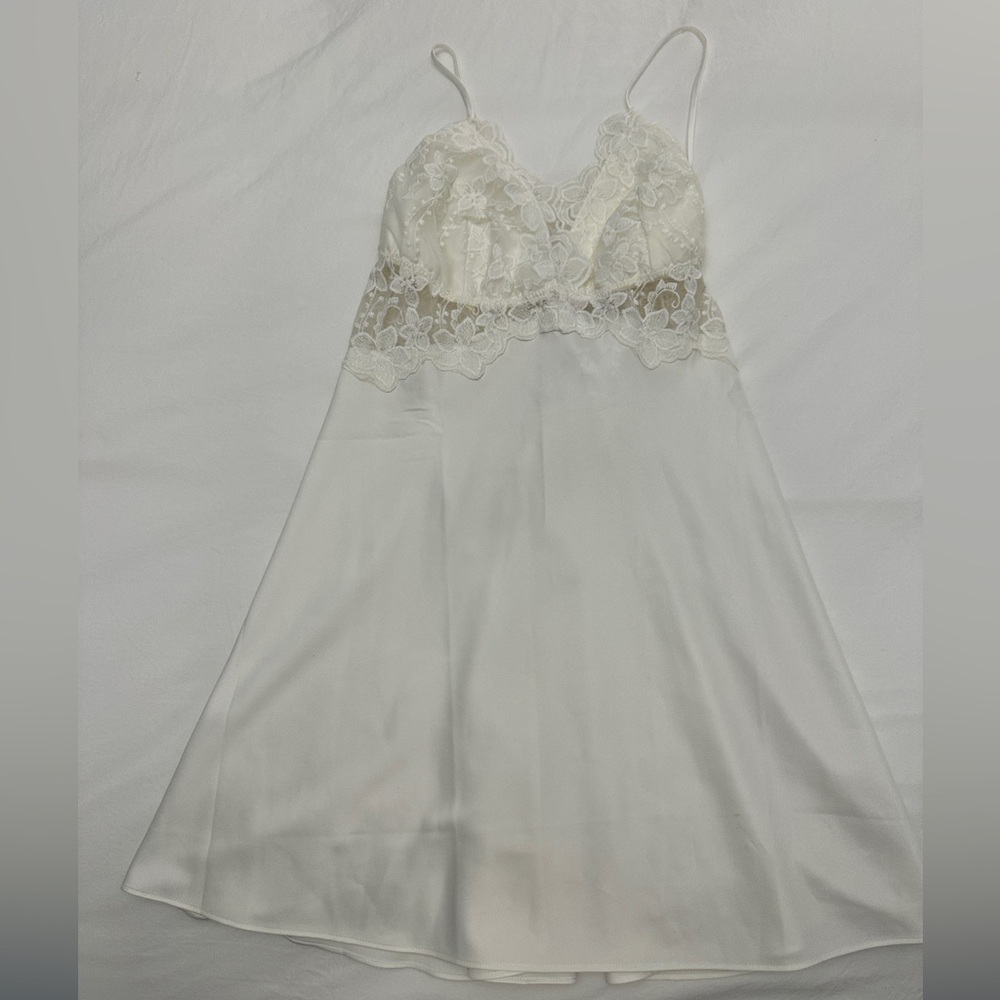 Flora Nikrooz Cream Lace Chemise, Never worn